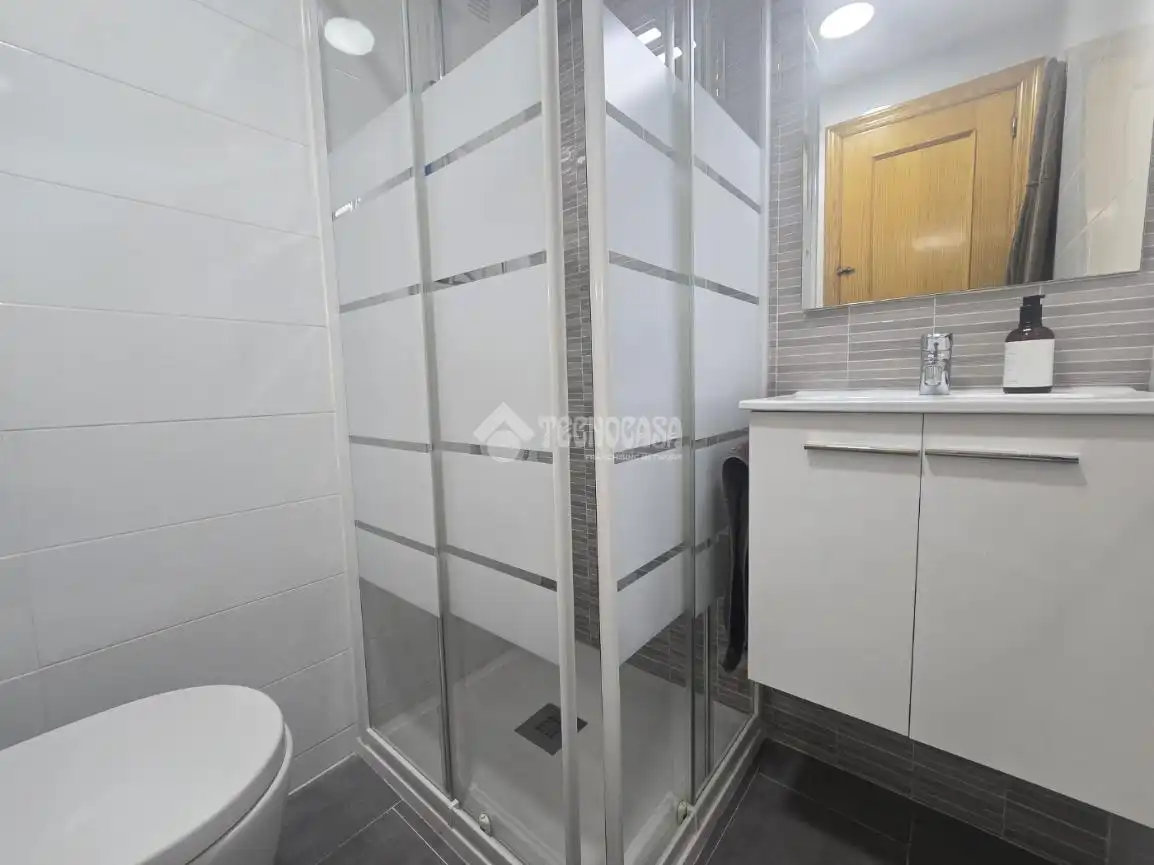 Baño de Piso en venta en Valencia con Calefacción y Balcón