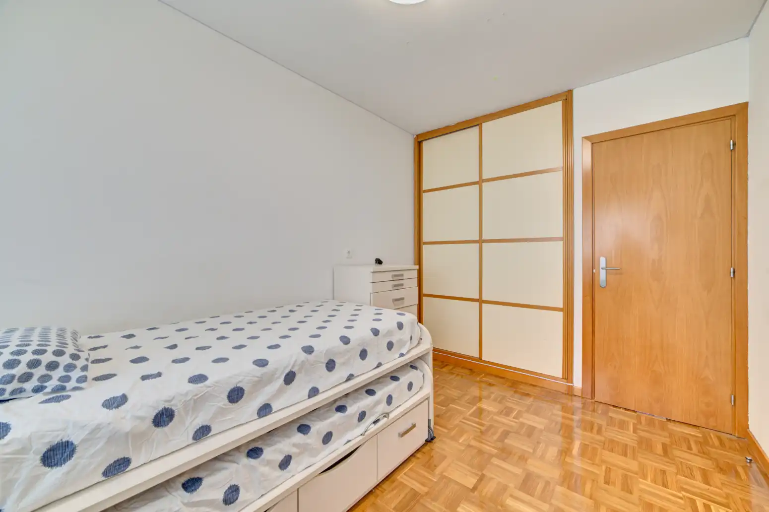 Habitación de Piso de alquiler en  Pamplona / Iruña con Calefacción, Parquet y Trastero