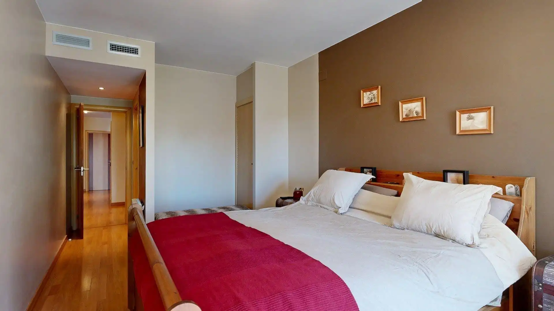 Schlafzimmer von Haus oder Chalet zum Verkauf in Nuez de Ebro mit Klimaanlage, Heizung und Privatgarten