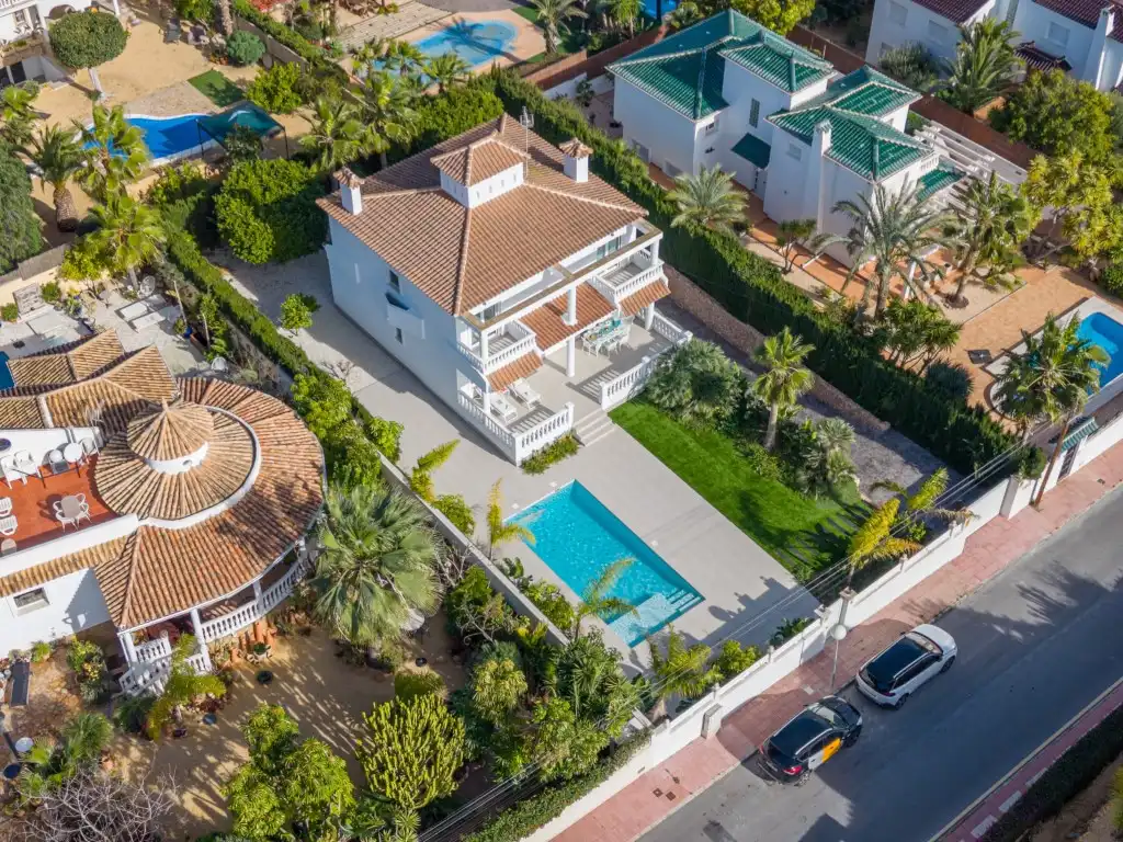 Exterior view of Houses for sale in El Campello  with Air Conditioner, Private garden and Swimming Pool