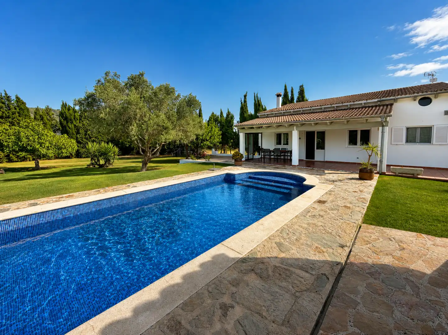Swimming pool of Houses for rent in Sa Pobla  with Air Conditioner, Heating and Private garden