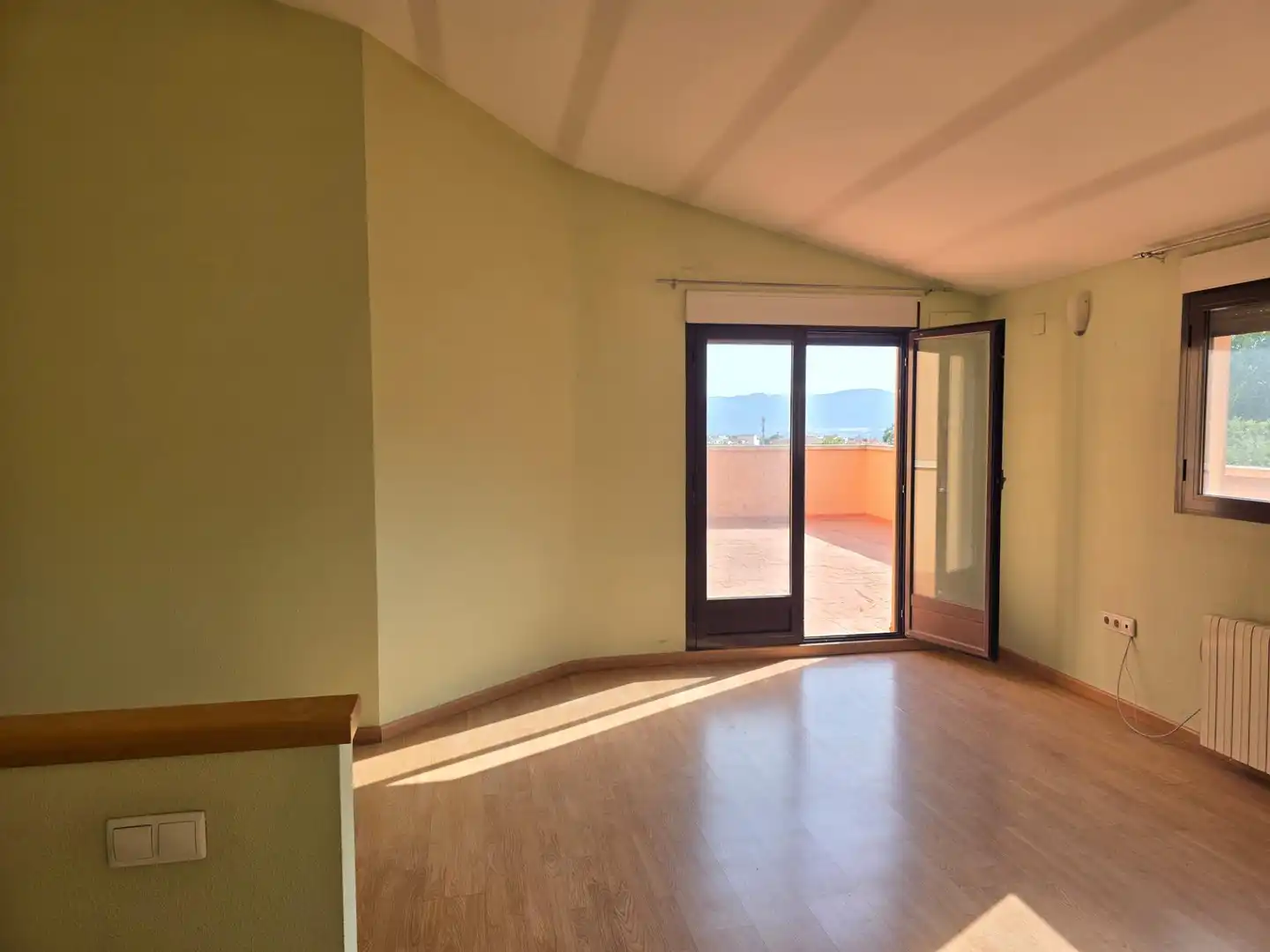 Sala d'estar de Casa adosada en venda en Ibi amb Calefacció, Terrassa i Traster