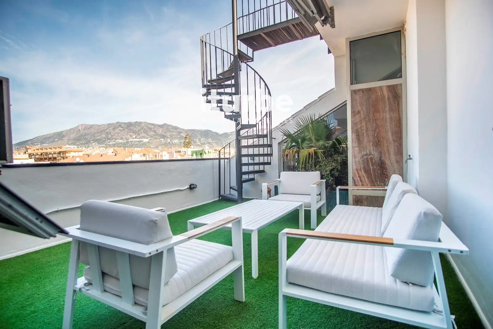 Terrasse von Dachboden zur Miete in Fuengirola mit Klimaanlage, Terrasse und Möbliert