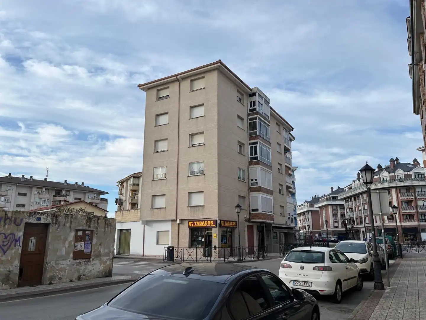 Vista exterior de Piso en venta en Colindres con Calefacción, Terraza y Amueblado