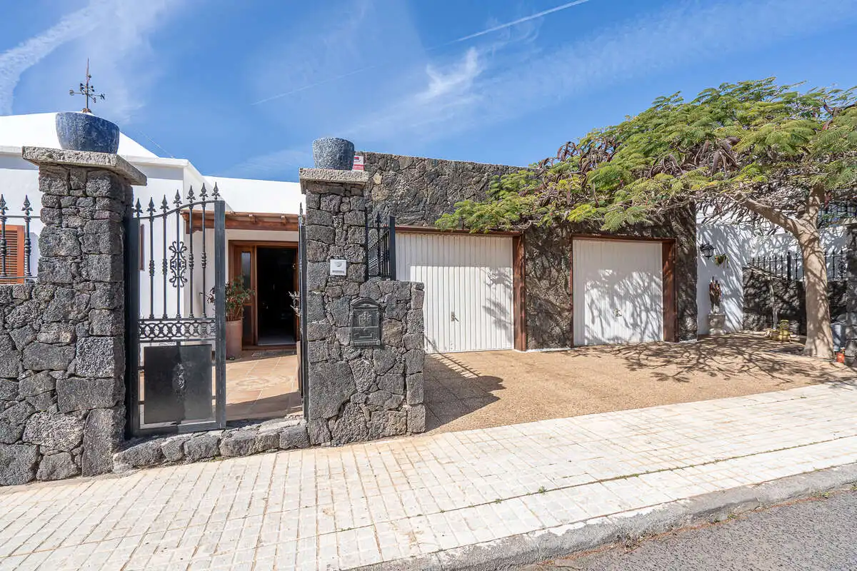 Vista exterior de Casa o chalet en venta en Arrecife con Piscina