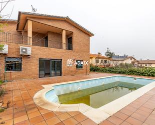 Piscina de Casa o xalet en venda en Cáceres Capital amb Aire condicionat, Calefacció i Terrassa