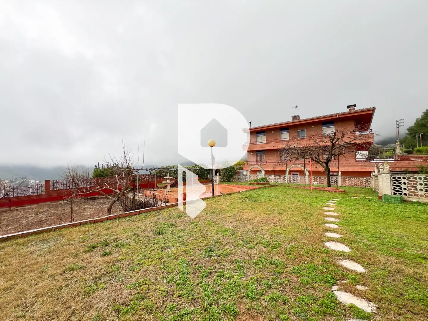 Jardí de Casa o xalet en venda en Vallirana amb Aire condicionat, Calefacció i Jardí privat