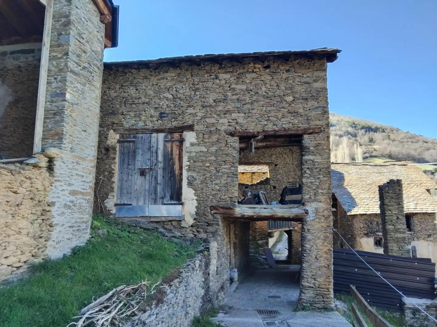 Außenansicht von Country house zum Verkauf in Rialp