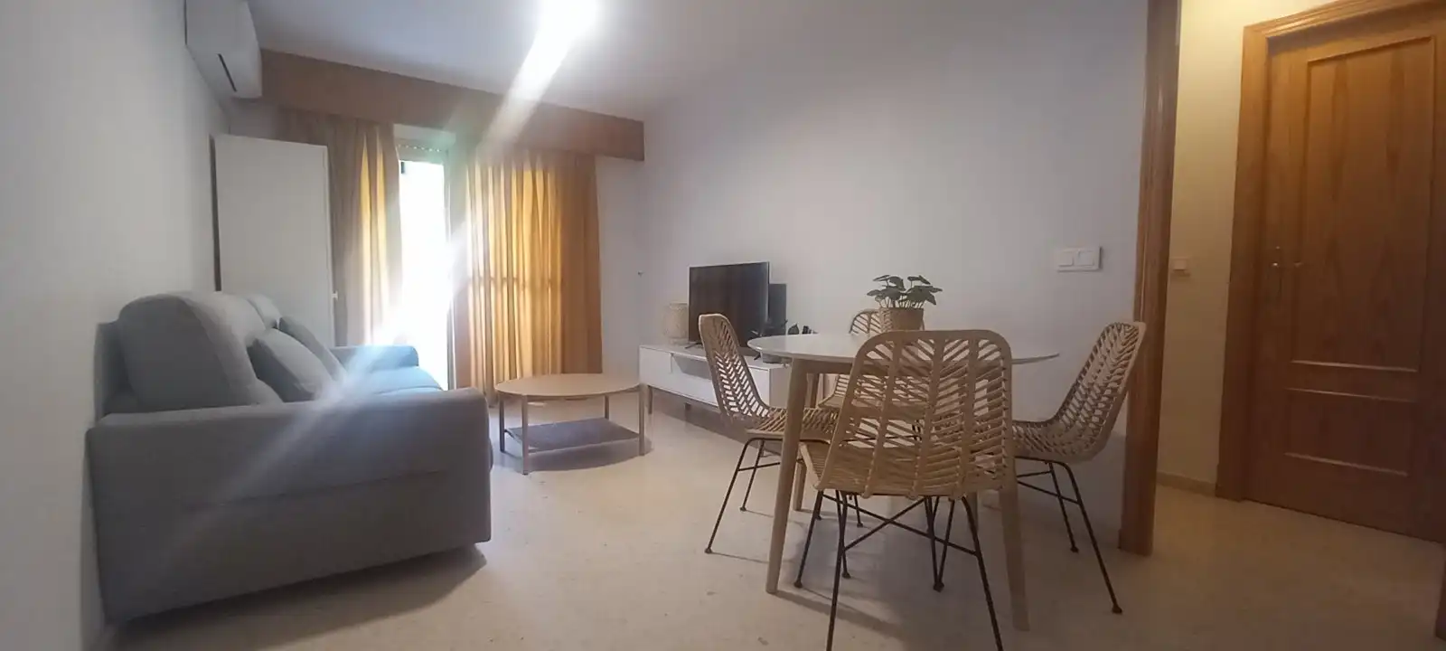 Sala de estar de Apartamento de alquiler en Gandia con Aire acondicionado, Calefacción y Amueblado