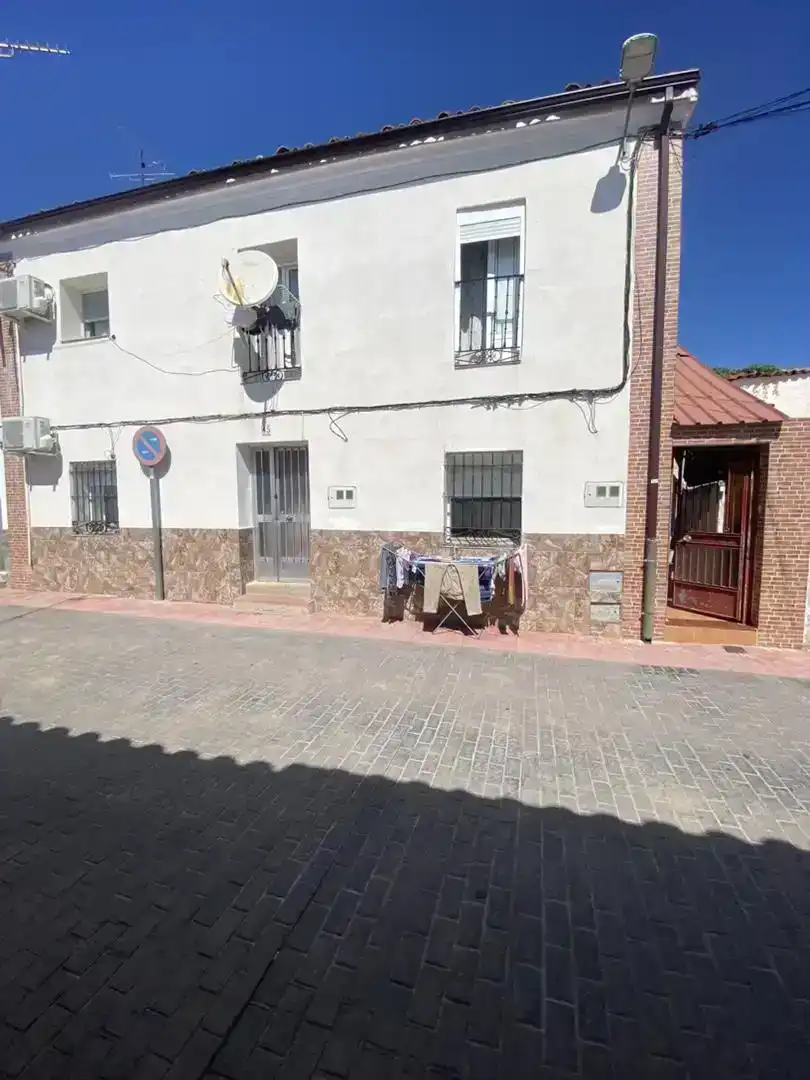 Vista exterior de Casa adosada en venda en Casatejada amb Aire condicionat