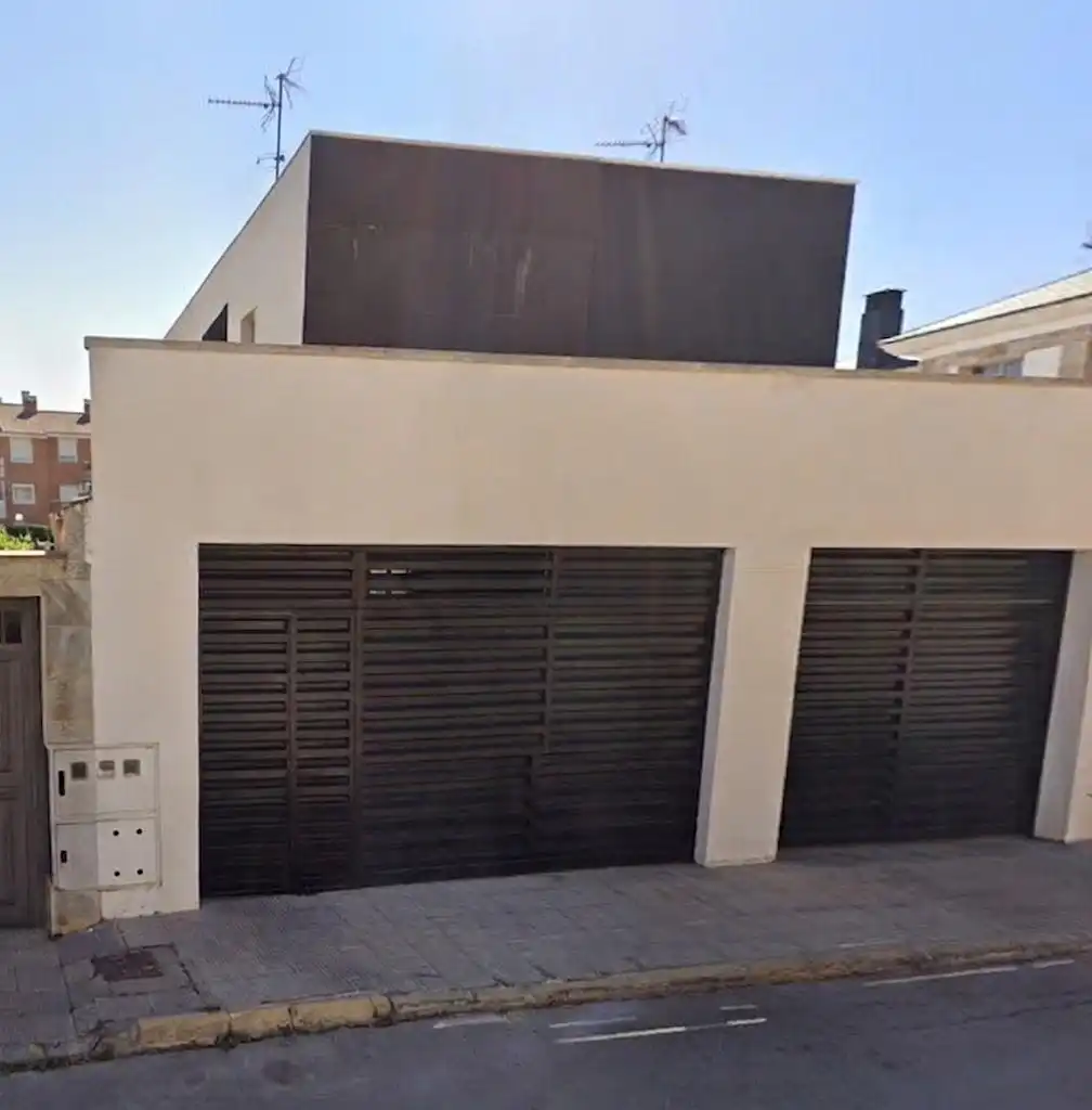 Casa pareada con jardín en venta en Valdepeñas