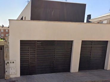 Casa pareada con jardín en venta en Valdepeñas