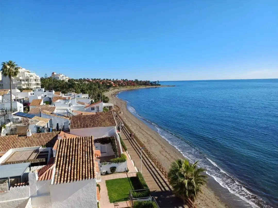 Vista exterior de Estudio en venta en Estepona con Aire acondicionado, Calefacción y Amueblado