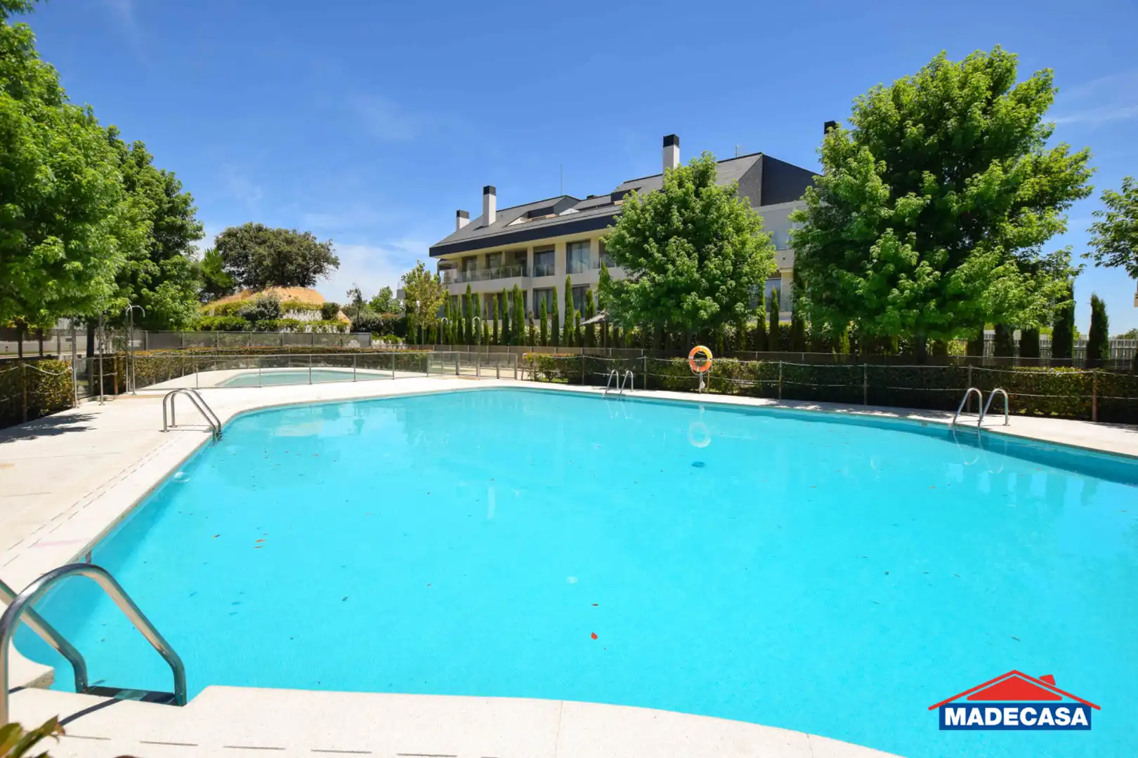 Piscina de Ático en venta en Pozuelo de Alarcón con Aire acondicionado, Calefacción y Jardín privado