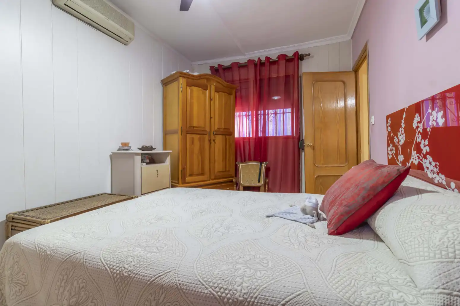 Schlafzimmer von Haus oder Chalet zum Verkauf in Espartinas mit Klimaanlage, Terrasse und Schwimmbad