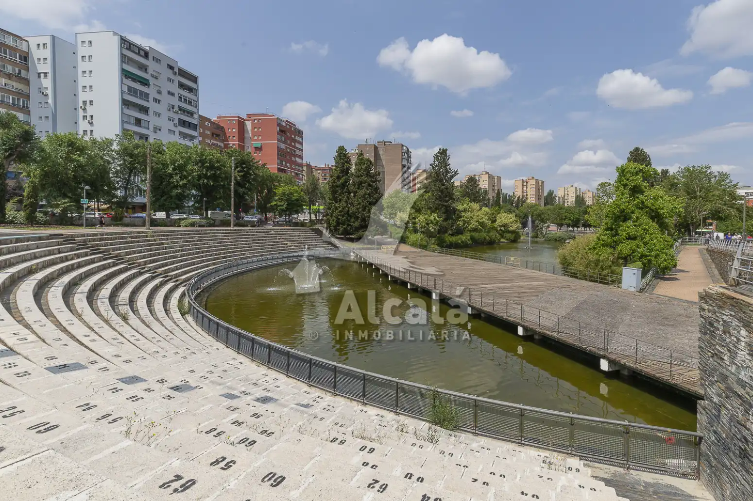 Vista exterior de Piso en venta en Coslada con Aire acondicionado, Calefacción y Jardín privado