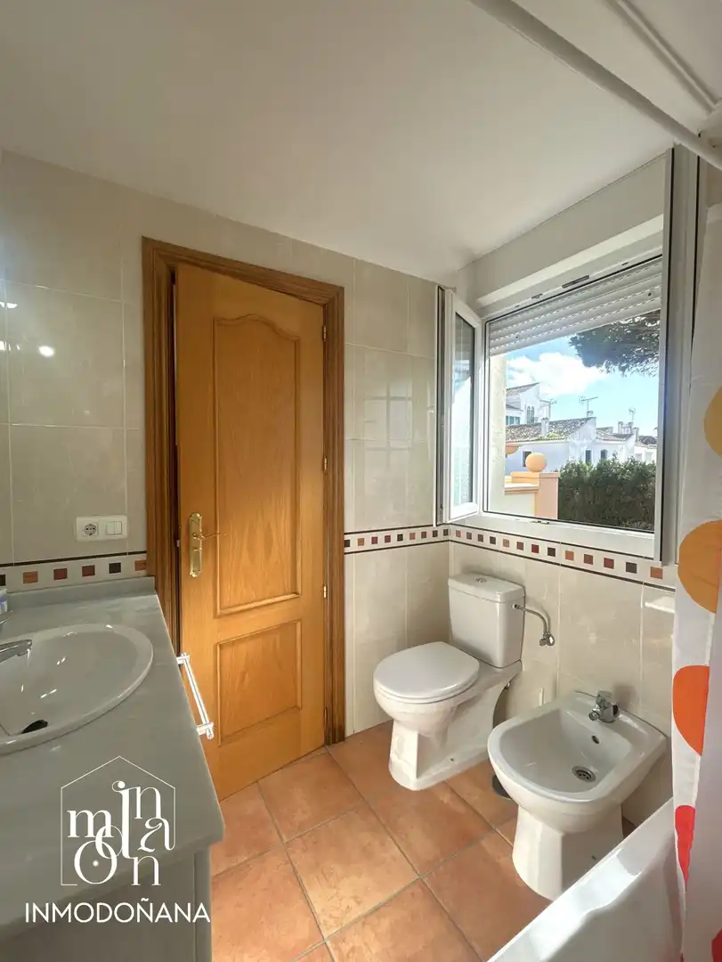 Badezimmer von Einfamilien-Reihenhaus zum Verkauf in Almonte mit Klimaanlage, Heizung und Terrasse