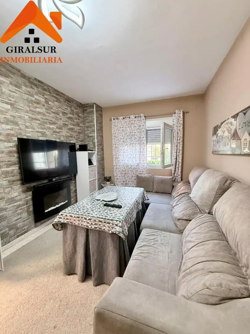 Living room of Flat for sale in Sevilla  with Air Conditioner, Terrace and Storage room