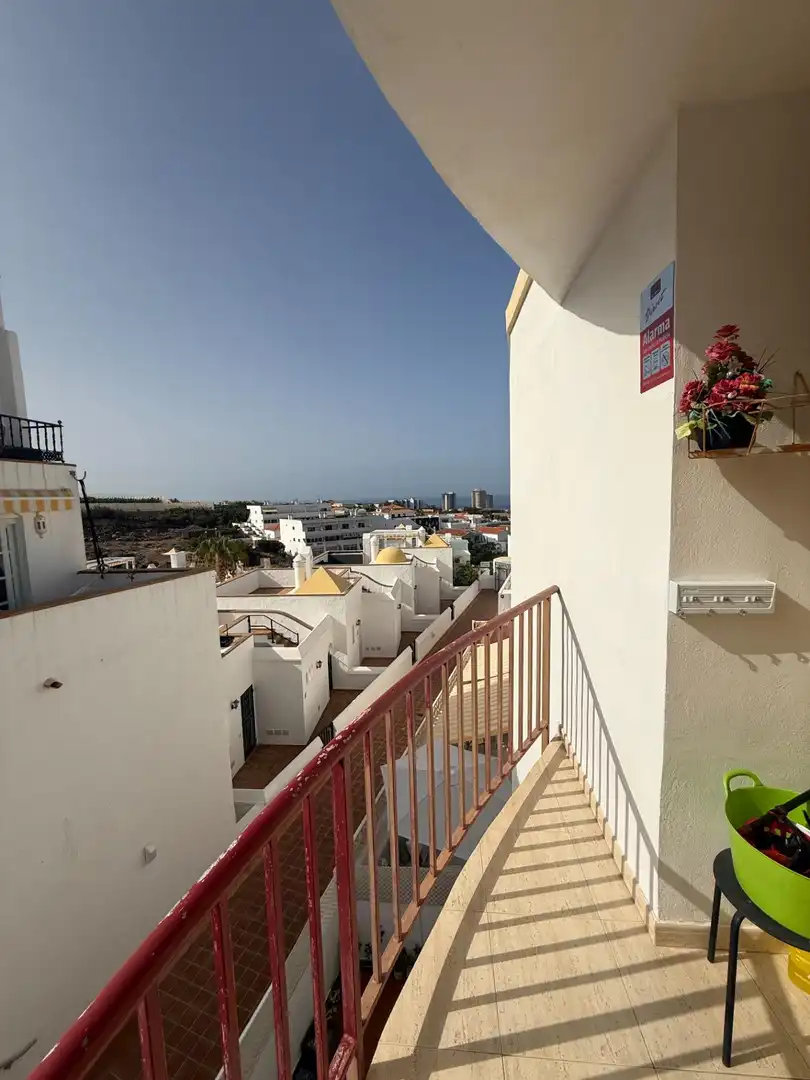 Vista exterior de Ático en venta en Adeje con Terraza, Trastero y Piscina comunitaria