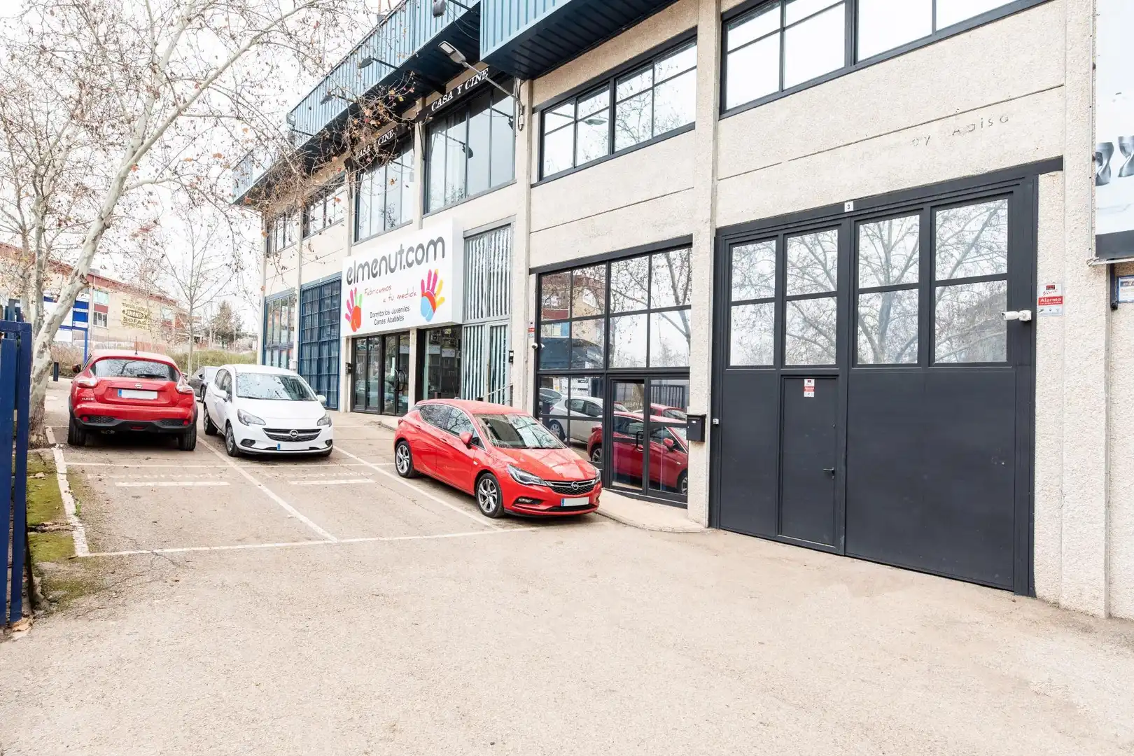 Parkplatz von Fabrikhallen zum Verkauf in San Sebastián de los Reyes