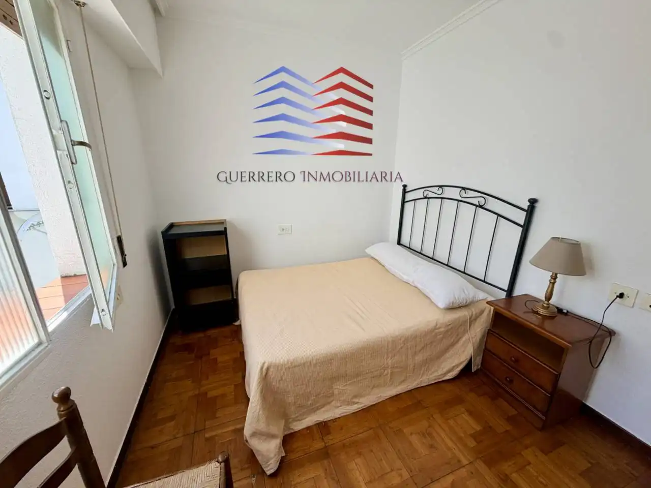 Dormitori de Pis de lloguer en Ourense Capital  amb Calefacció, Parquet i Traster