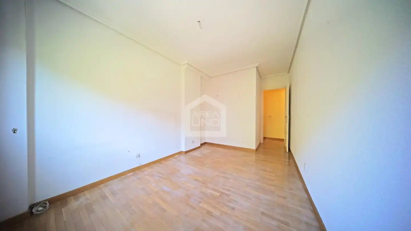Habitación de Piso en venta en Madrid con Calefacción