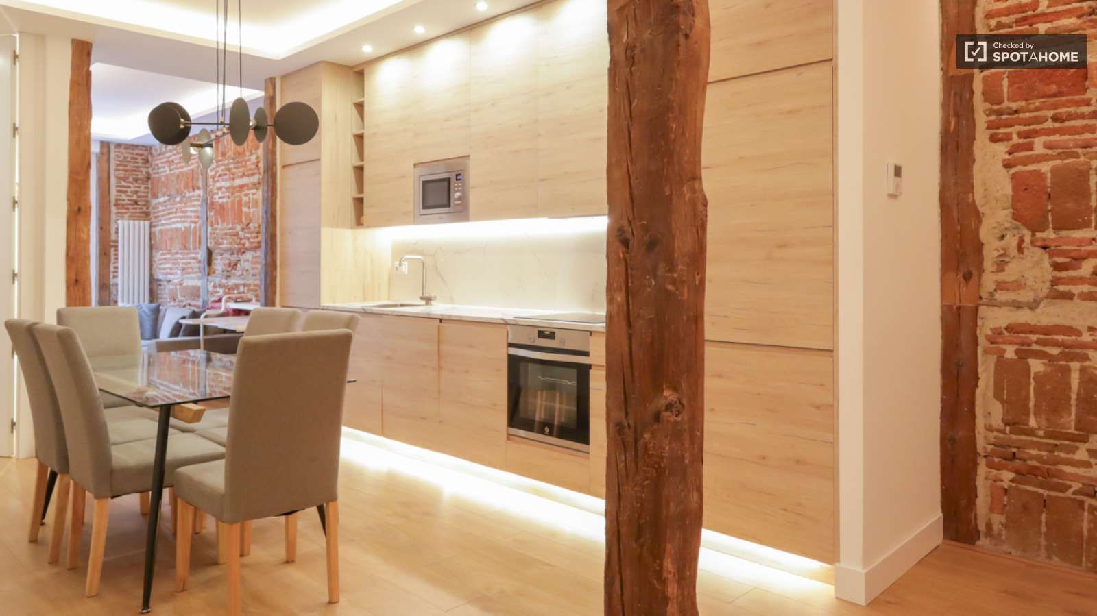 Cuina de Apartament per a compartir en  Madrid Capital amb Aire condicionat i Terrassa