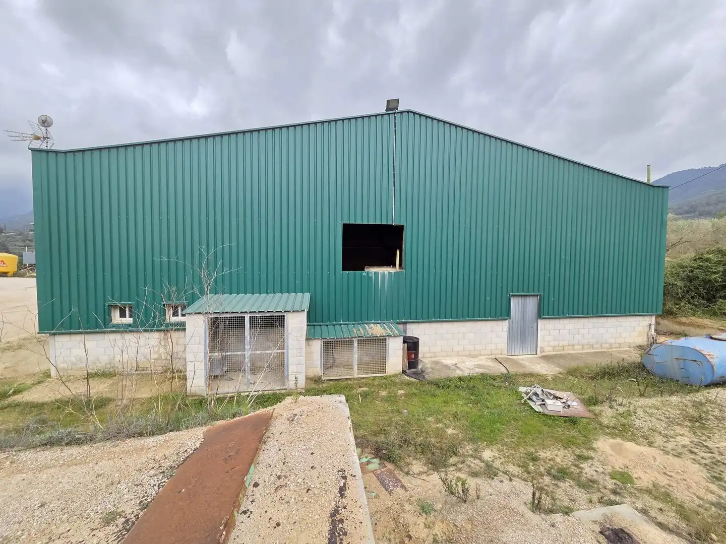 Vista exterior de Nave industrial en venta en Salem