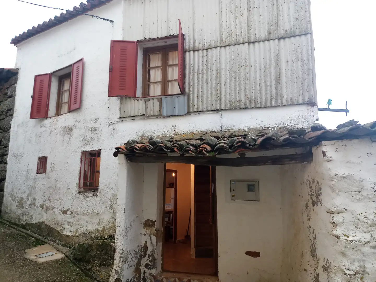 Vista exterior de Casa o xalet en venda en Santiago del Tormes amb Moblat