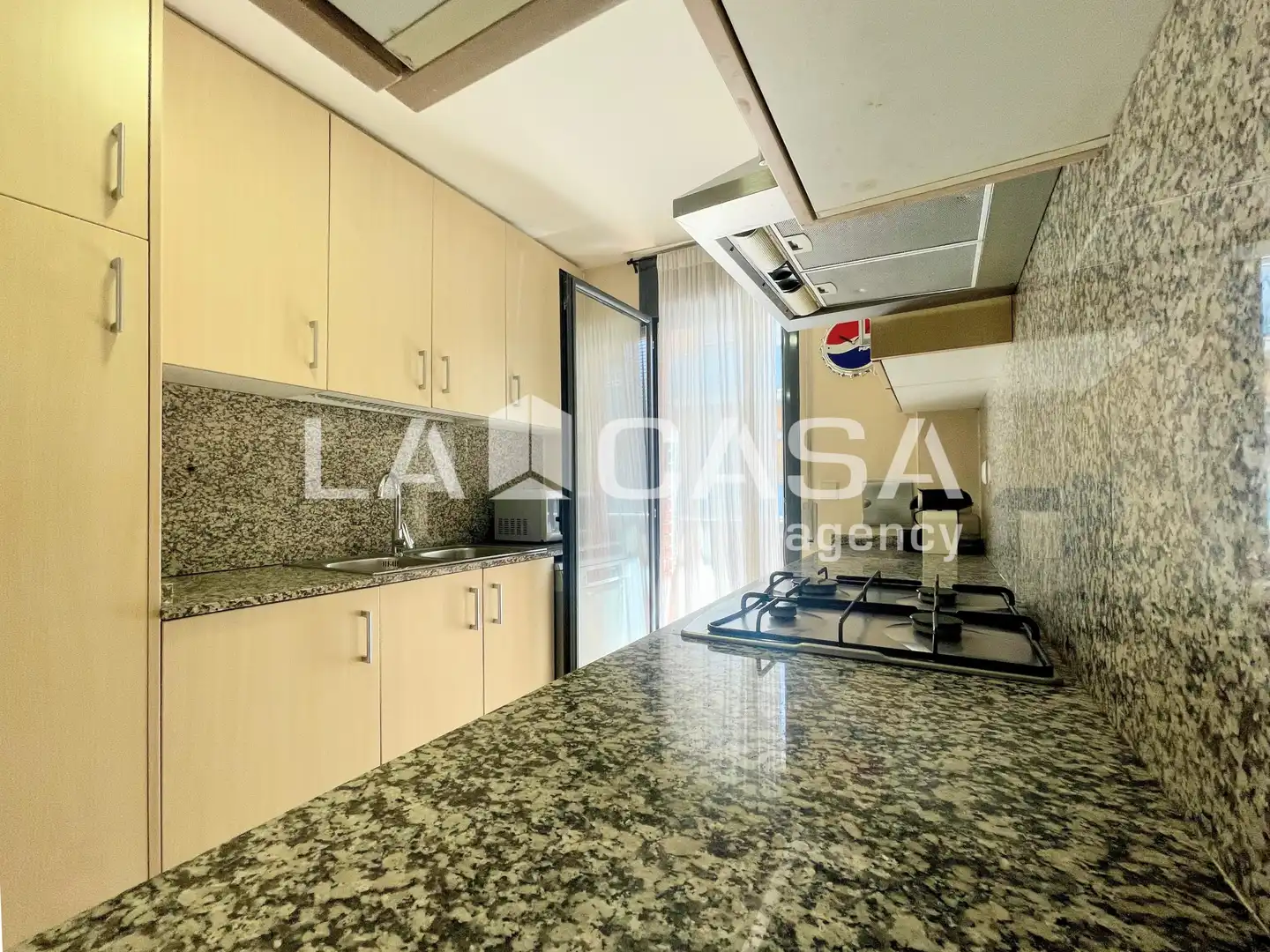 Cocina de Dúplex en venta en Badalona con Calefacción, Piscina y Balcón