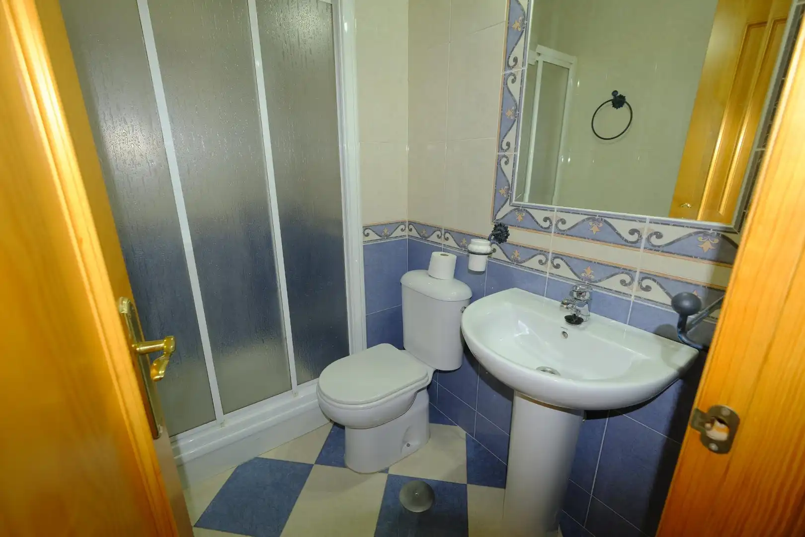 Bathroom of Flat for rent in Alcalá de Guadaira  with Terrace, Storage room and Furnished