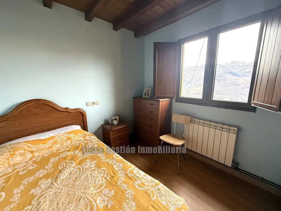 Schlafzimmer von Haus oder Chalet zum Verkauf in Quirós mit Heizung und Abstellraum