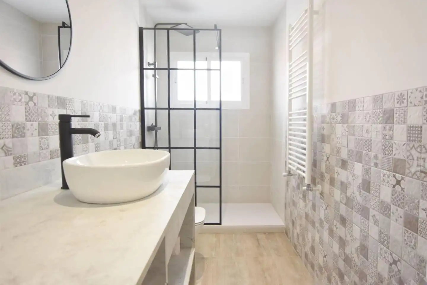 Bathroom of Flat for sale in Madrid  with Air Conditioner, Heating and Terrace