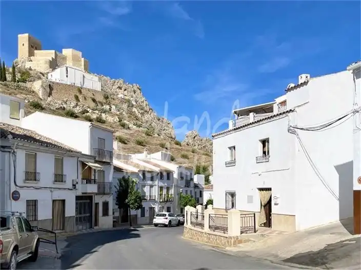 Adossat en venda a Luque