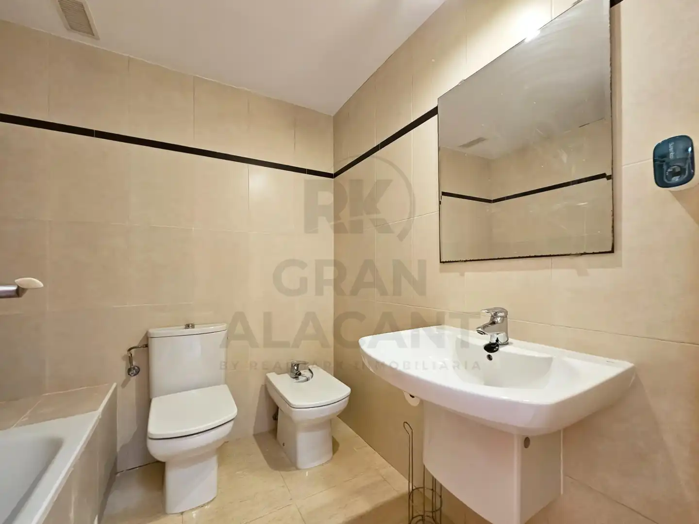 Baño de Planta baja en venta en Santa Pola con Aire acondicionado, Calefacción y Jardín privado