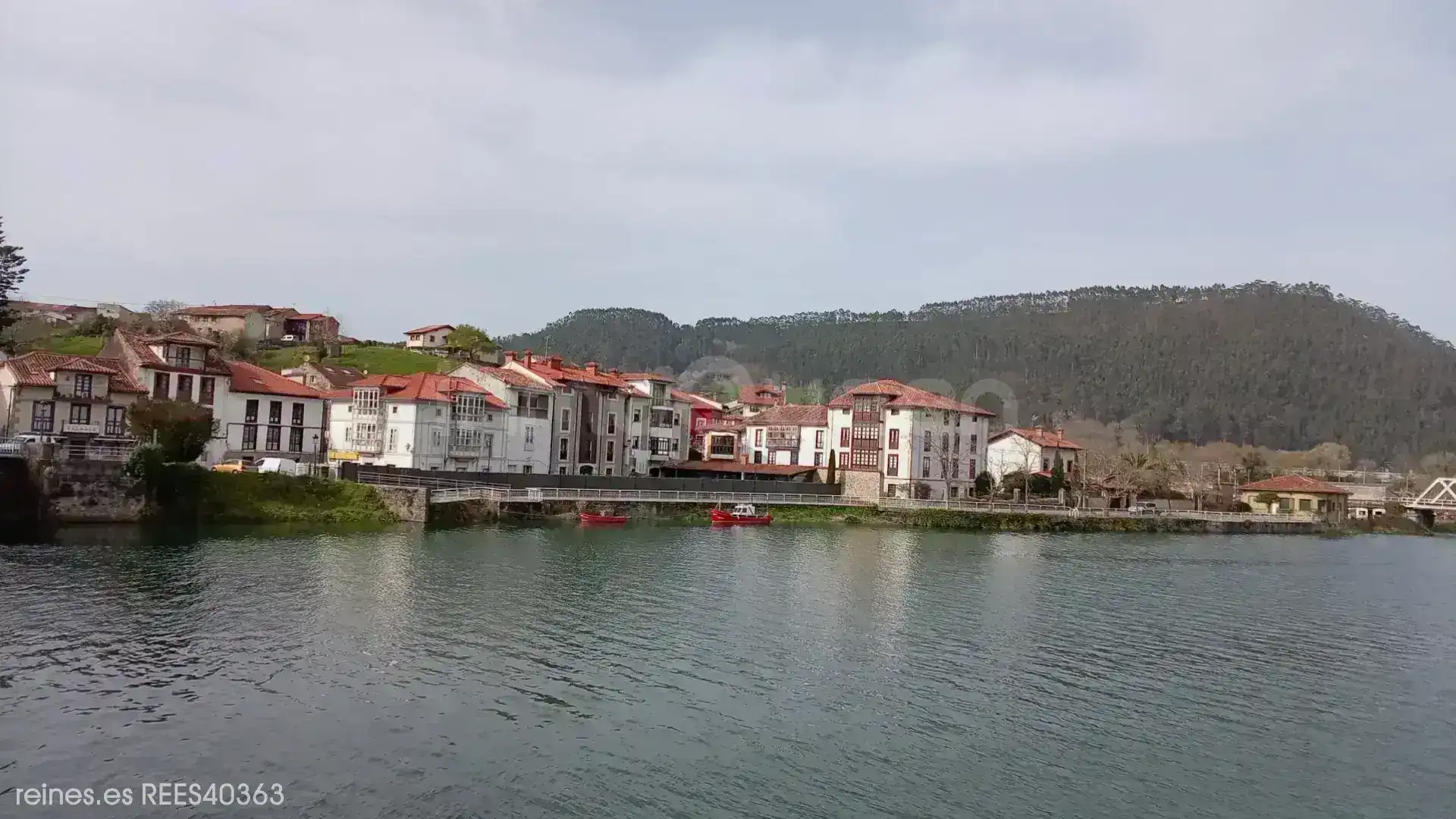Vista exterior de Casa o xalet en venda en Ribadedeva amb Jardí privat