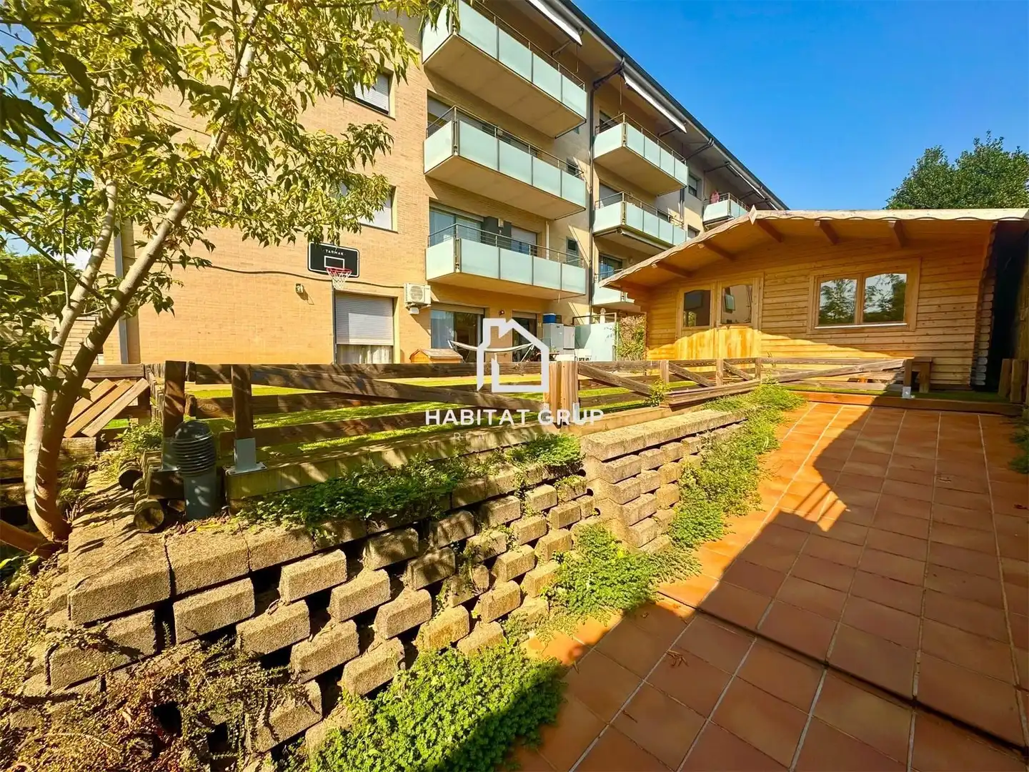 Vista exterior de Piso en venta en Girona con Aire acondicionado, Calefacción y Jardín privado