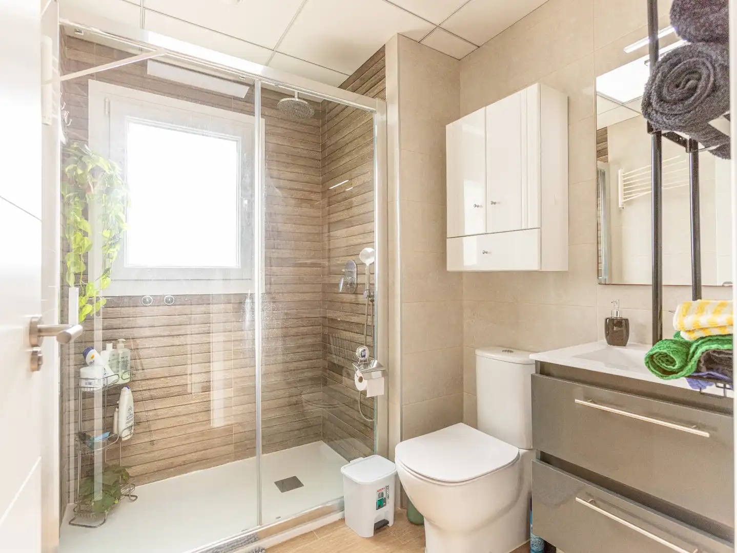Baño de Apartamento en venta en Torrevieja con Aire acondicionado, Calefacción y Amueblado