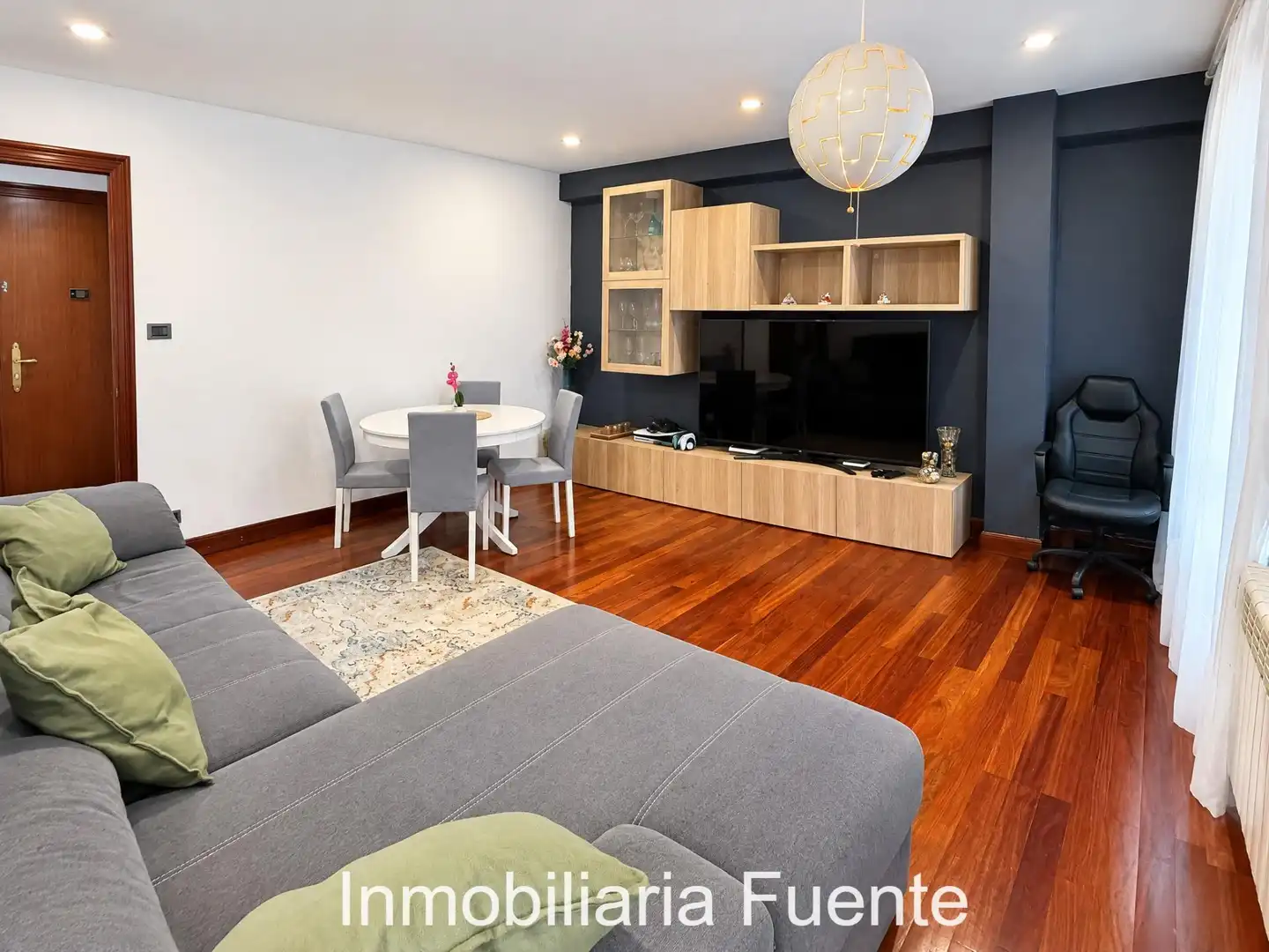 Sala de estar de Piso en venta en Zalla  con Calefacción, Trastero y Amueblado
