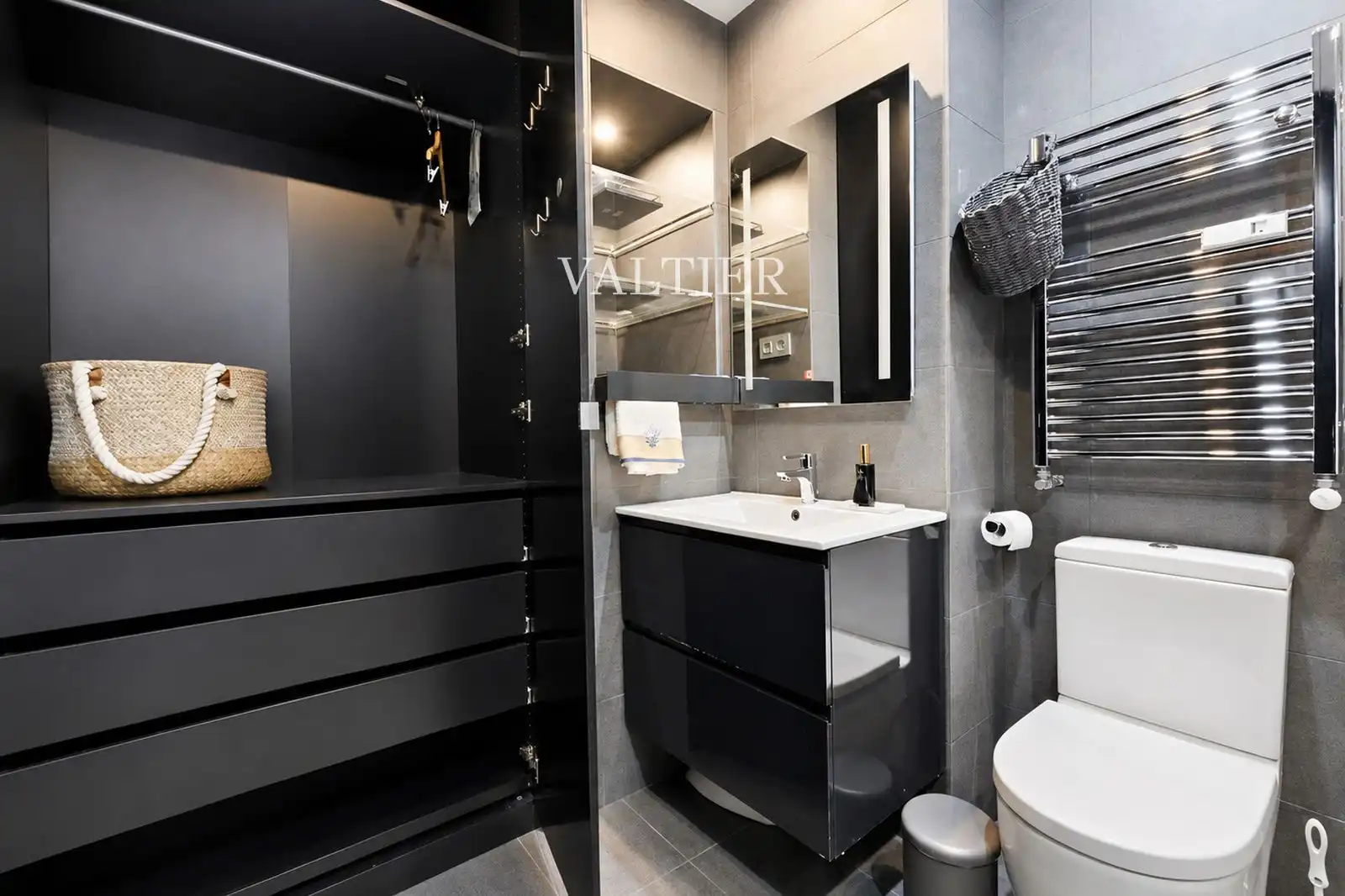 Badezimmer von Wohnung zur Miete in Madrid mit Klimaanlage und Möbliert