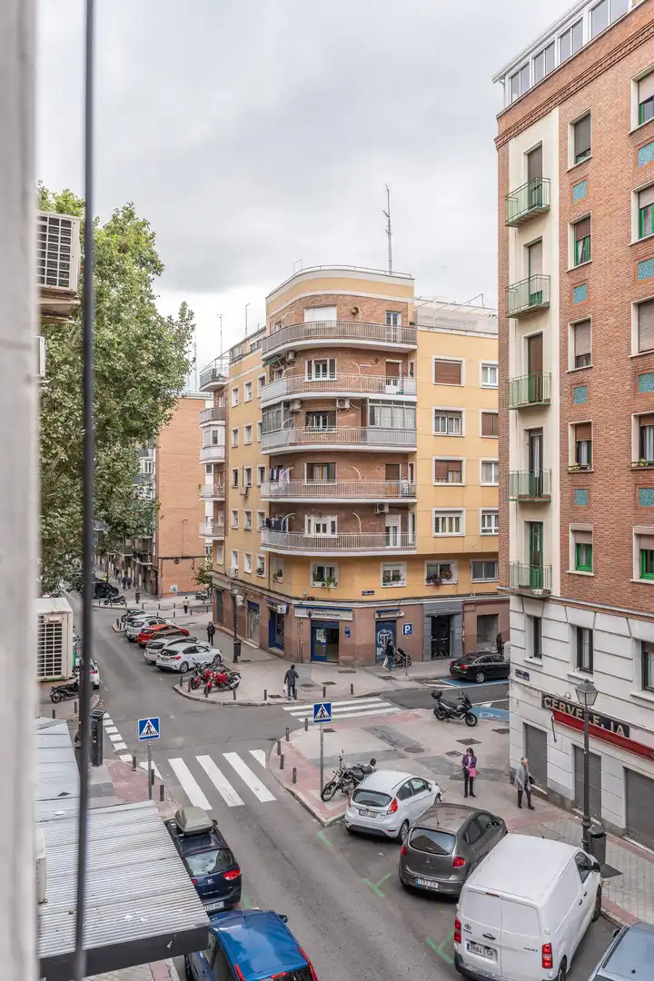 Vista exterior de Piso en venta en Madrid con Calefacción