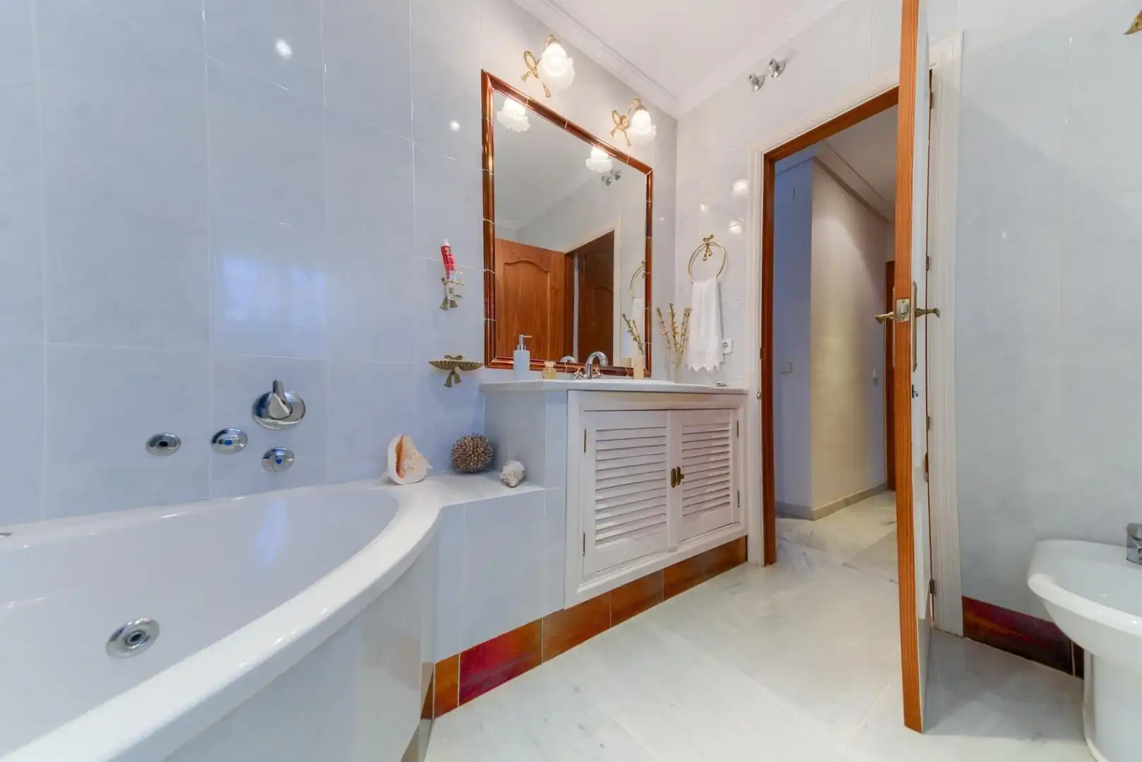 Bathroom of Houses for sale in Espartinas  with Air Conditioner, Private garden and Terrace