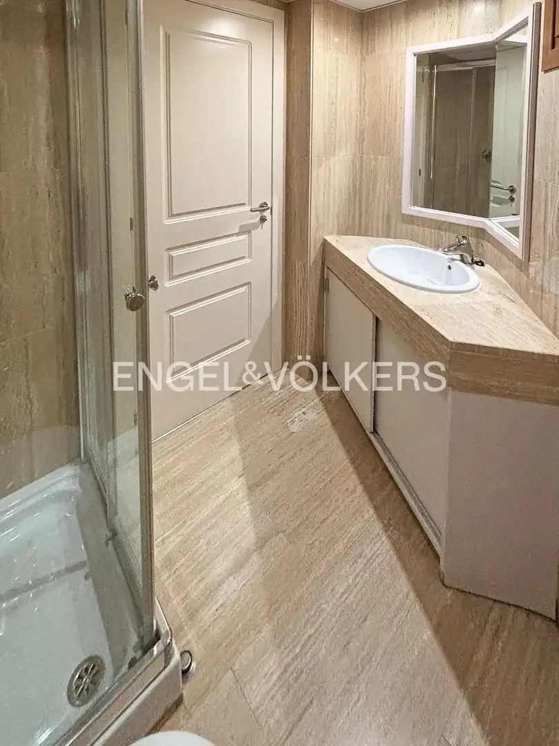 Baño de Casa adosada en venta en Las Rozas de Madrid con Aire acondicionado, Calefacción y Jardín privado