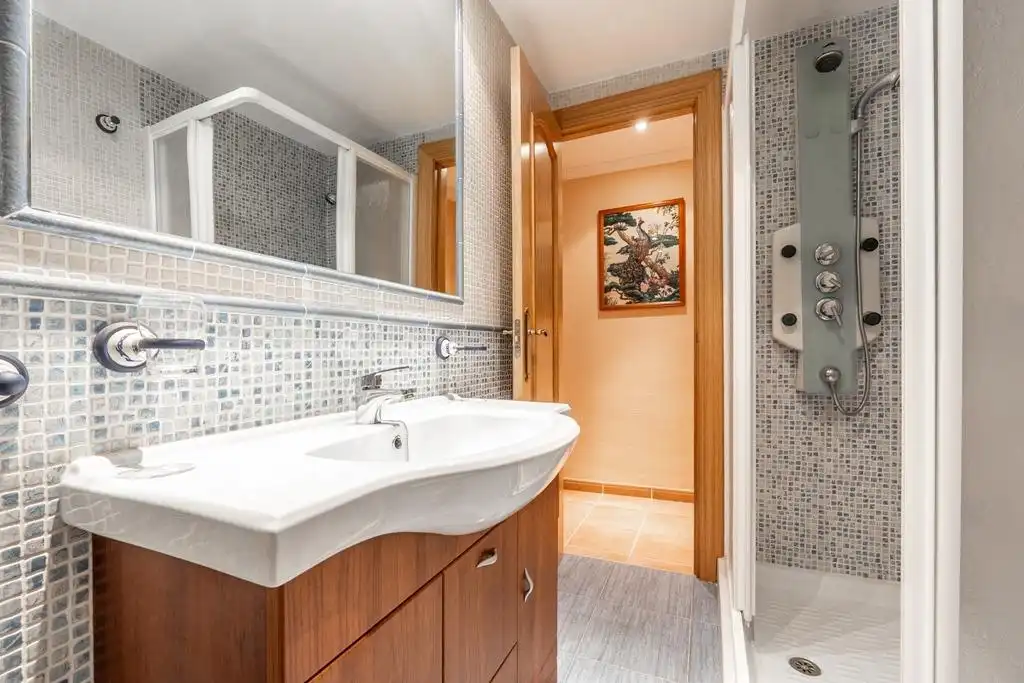 Baño de Piso en venta en Granada con Aire acondicionado, Calefacción y Terraza