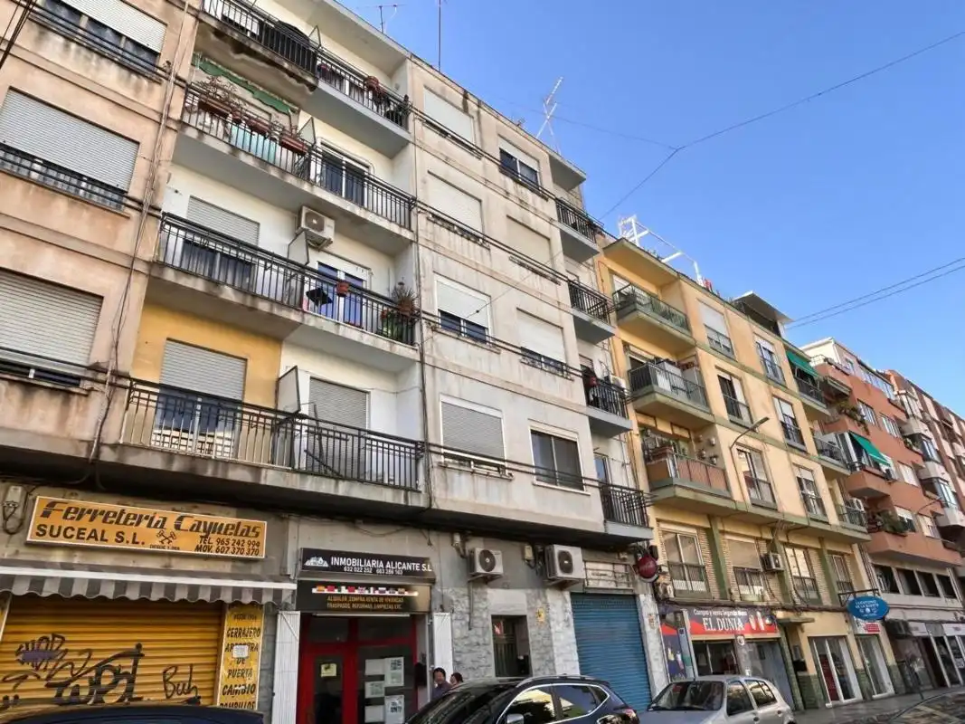 Außenansicht von Wohnungen zum Verkauf in Alicante / Alacant mit Klimaanlage