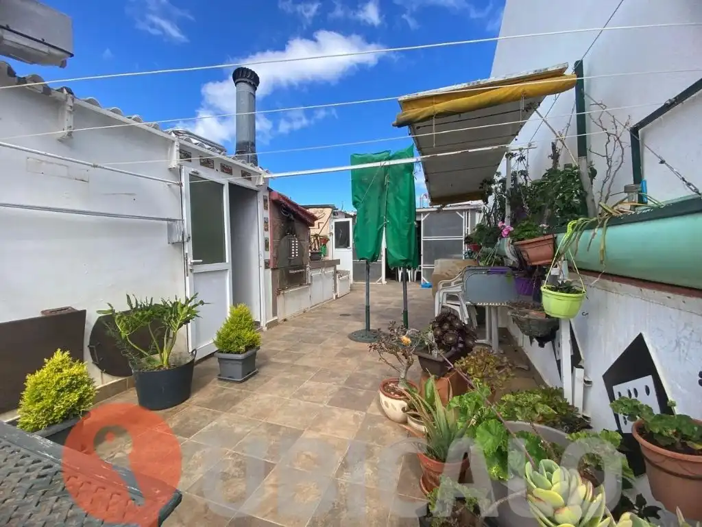 Vista exterior de Casa adosada en venta en San Cristóbal de la Laguna con Terraza, Trastero y Amueblado