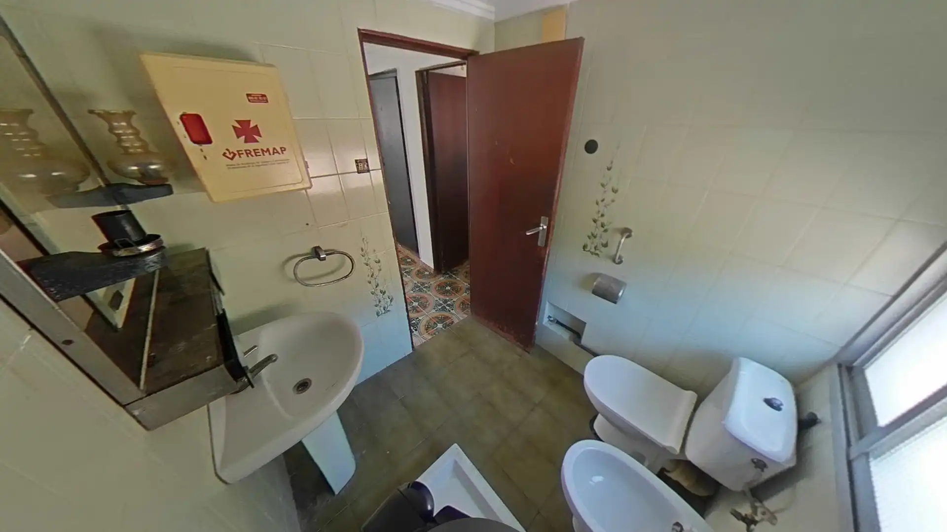 Baño de Piso en venta en Valencia con Aire acondicionado, Balcón y Alarma
