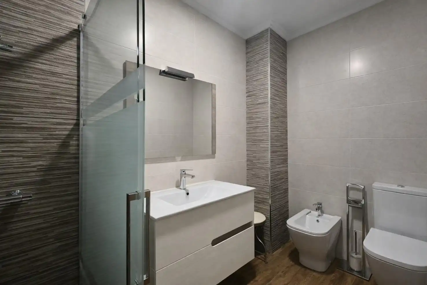 Bathroom of Houses for sale in Plasencia  with Air Conditioner, Terrace and Storage room