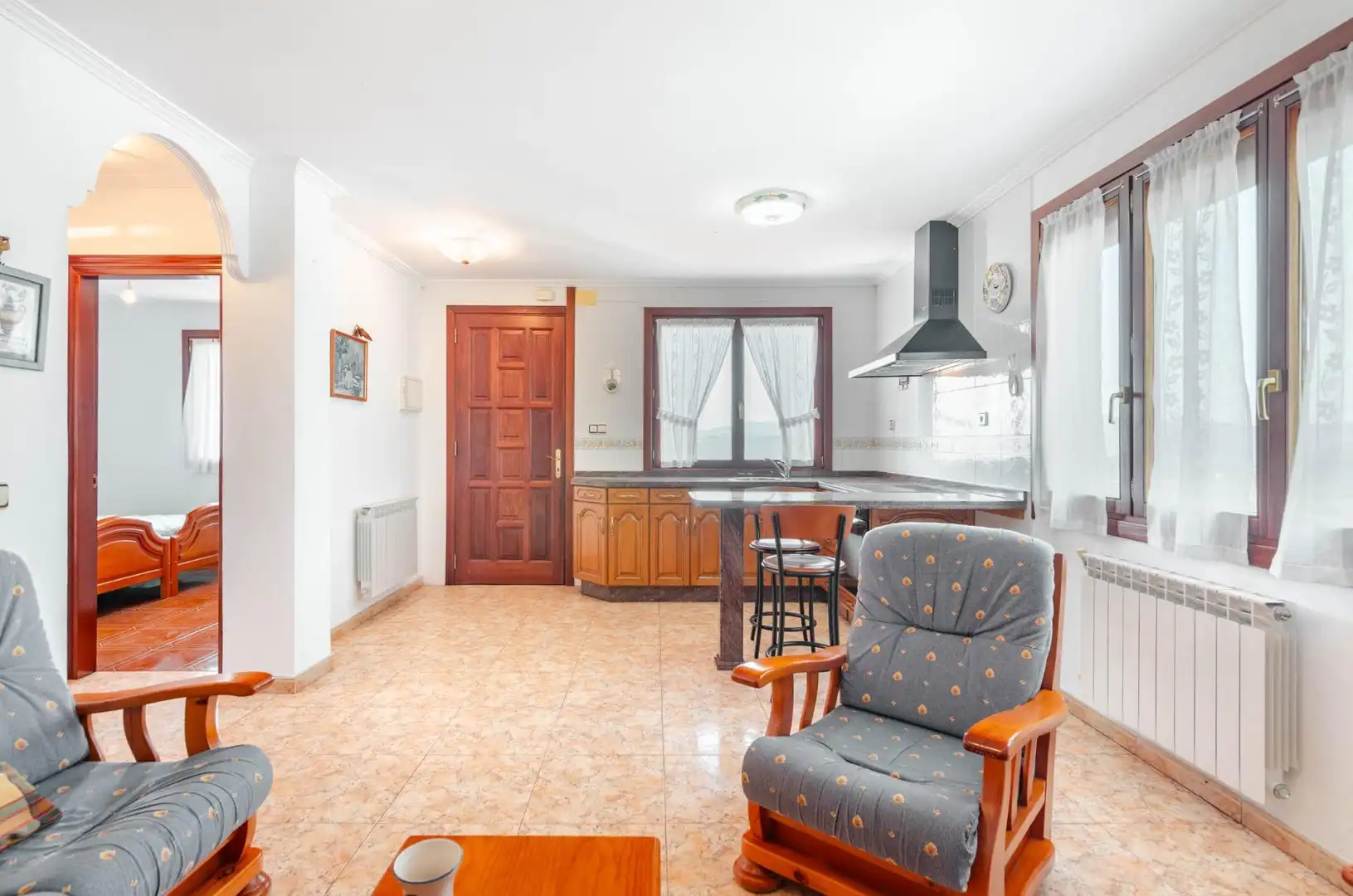 Sala d'estar de Casa o xalet en venda en Gijón  amb Calefacció, Jardí privat i Terrassa