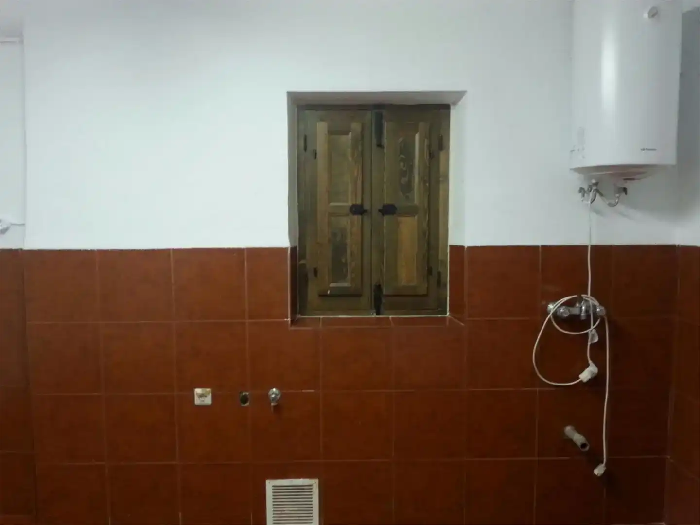 Bany de Planta baixa en venda en Cuenca de Campos amb Jardí privat, Microones i TV